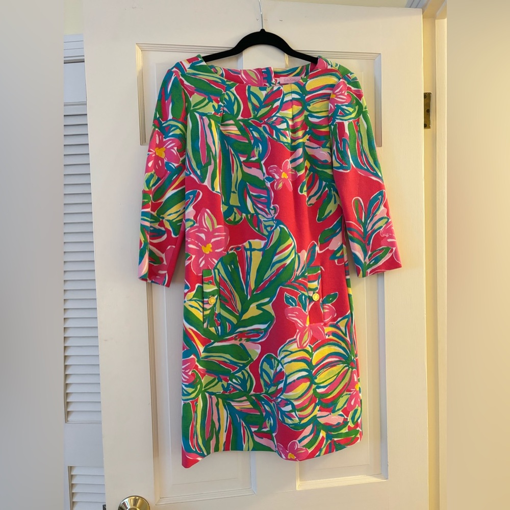 Lilly Pulitzer floral shift dress. 3/4 sleeves. Size Small